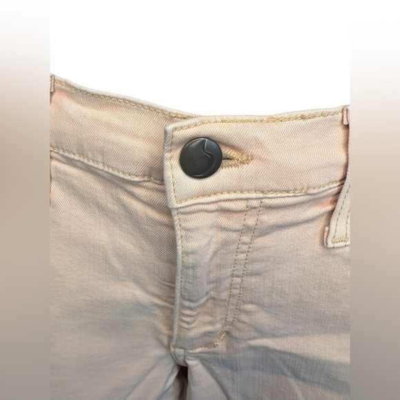 Joe’s jeans woman’s cut off denim shorts light peach color size 26 pre-loved - Picture 3 of 5